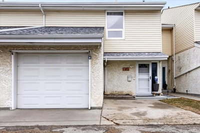 256 Callingwood Place NW