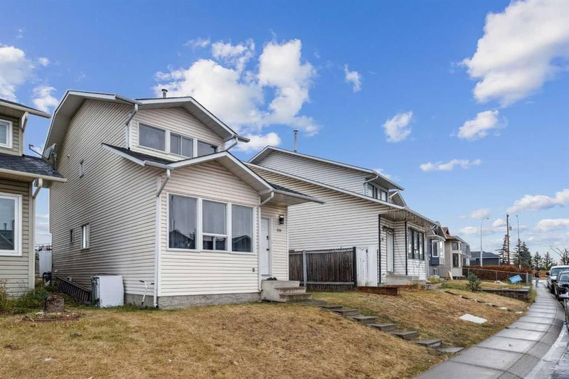 218 Falmere Way NE, Calgary, T3J 2X9 | Image 2