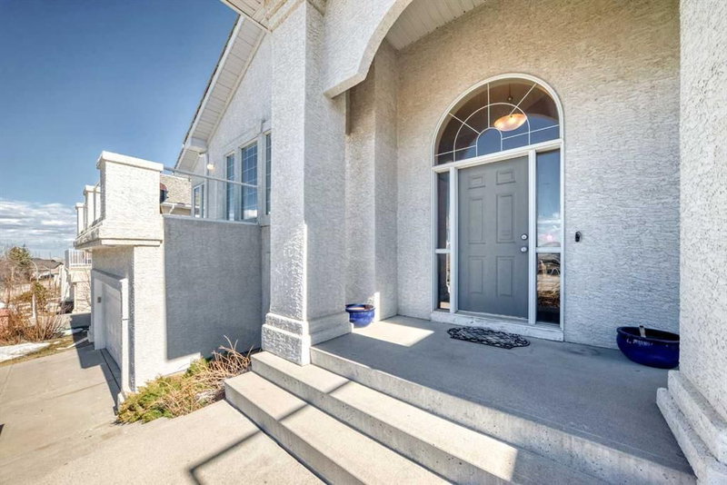 92 Hamptons Drive NW, Calgary, T3A 5P7 | Image 2