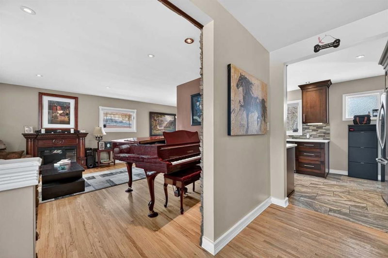 2023 Glenwood Drive SW, Calgary, T3E 3Y7 | Image 3