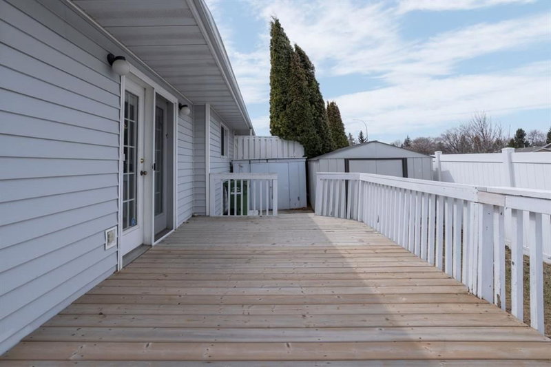 3924 56A Street Close, Camrose, T4V 4L1 | Image 2