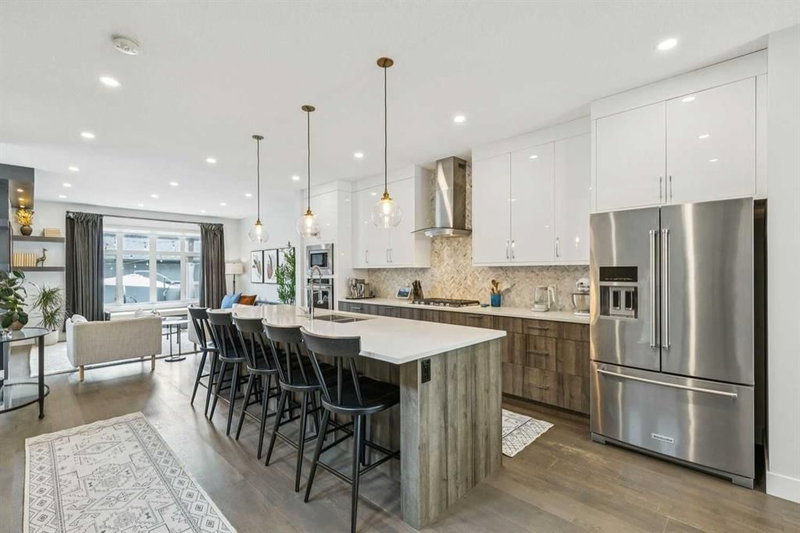 2826 40 Street SW, Glenbrook — interior photo 5