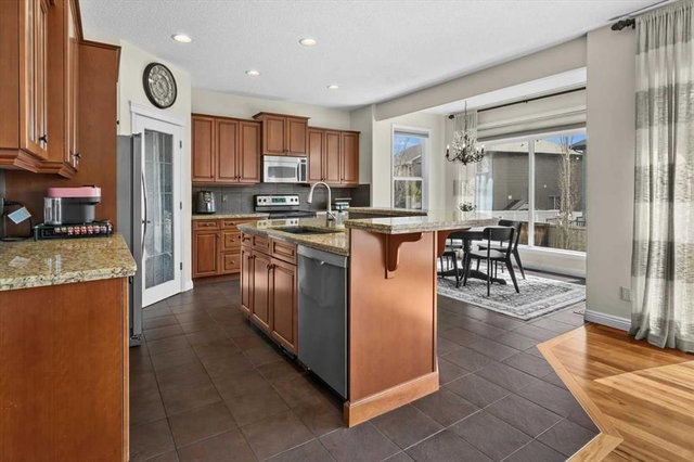 311 Royal Oak Circle NW