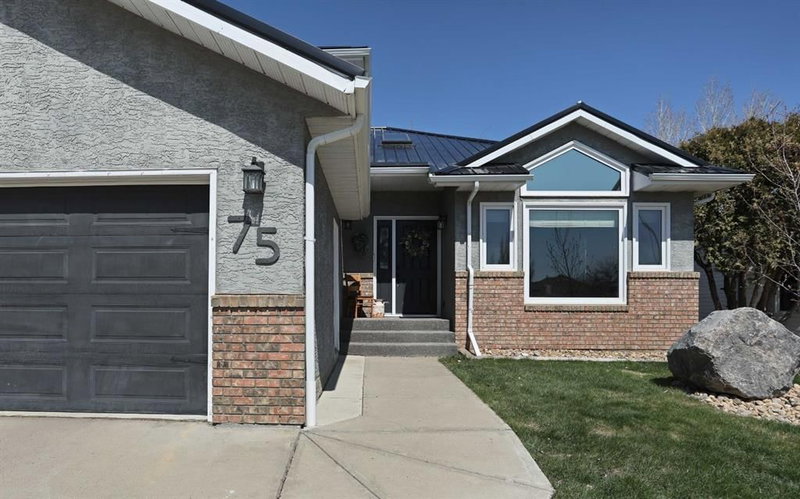 75 Parkland Close E, Parkland — interior photo