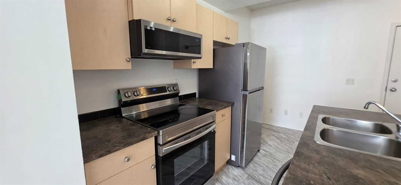 1206 - 73 Erin Woods Court SE
