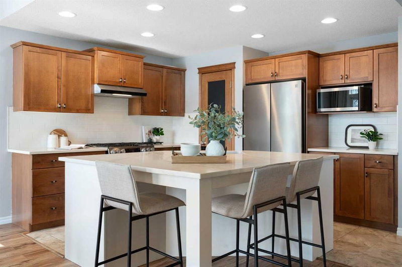 142 Coopers Bay SW, Airdrie, T4B 3K2 | Image 3