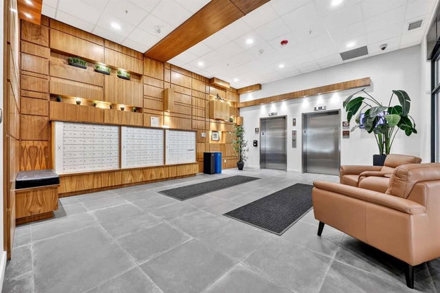 203 - 122 Mahogany Centre SE