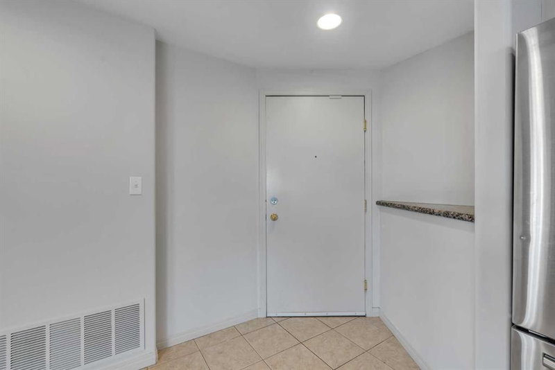 2003 - 683 10 Street SW