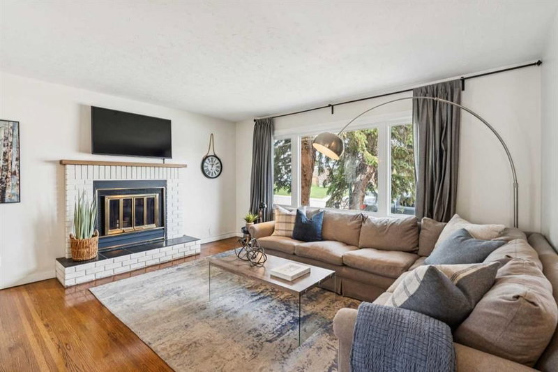 19 Hyslop Drive SW, Calgary, T2V 3A2 | Image 3
