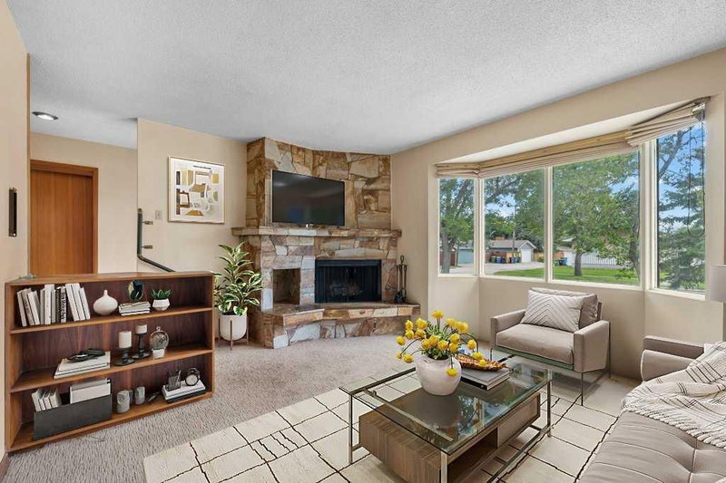 4207 Brisebois Drive NW, Calgary, T2L 2G1 | Image 2
