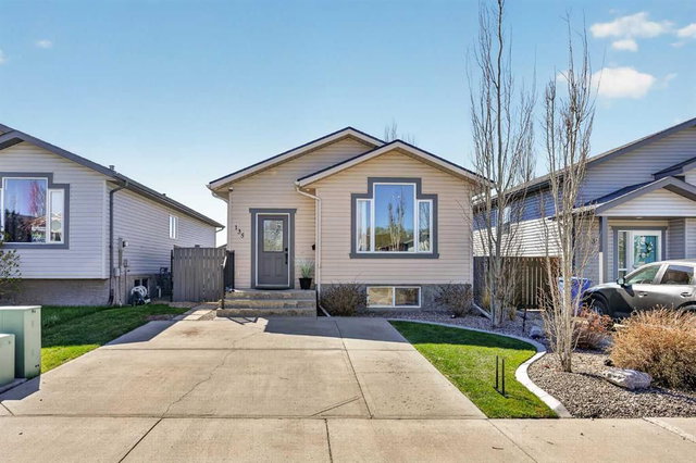 135 Blackfoot Court W