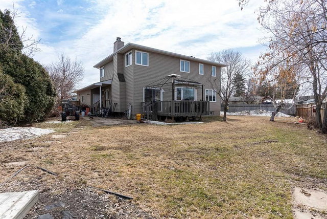 145 Robin Crescent
