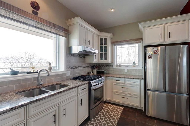 905 Southshore Drive W