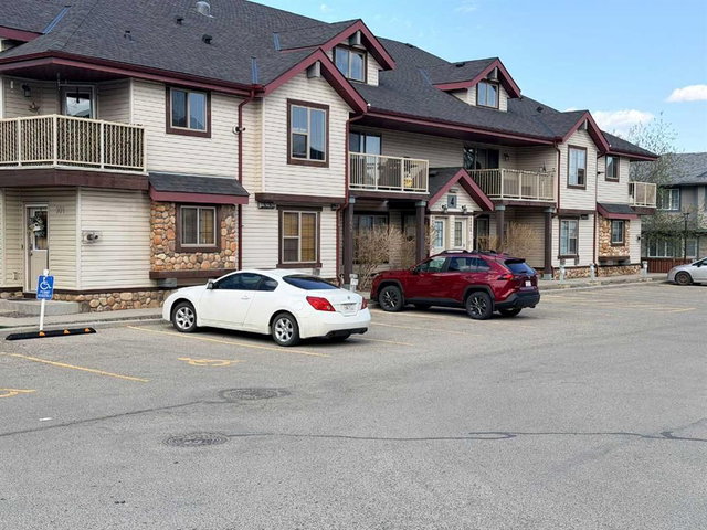 104 - 4 Everridge Square SW