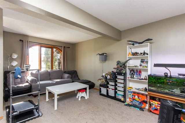 16 Davis Close