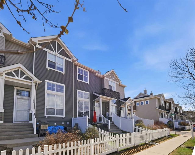 270 Elgin Way SE