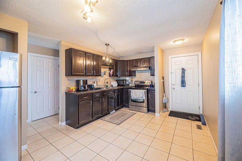 43 Abbercove Road SE, Abbeydale — interior photo