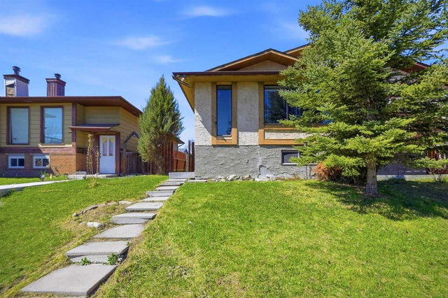 62 Templeson Crescent NE