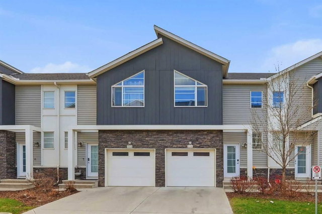 556 Redstone View NE