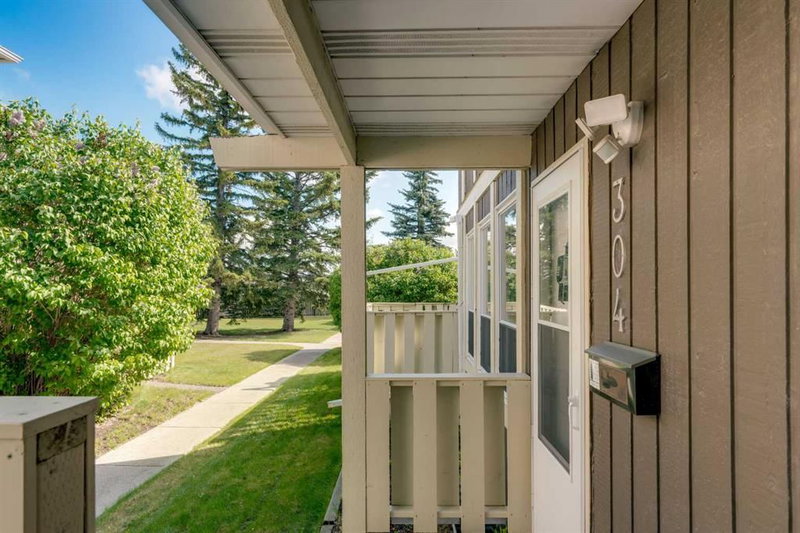 304 - 544 Blackthorn Road NE