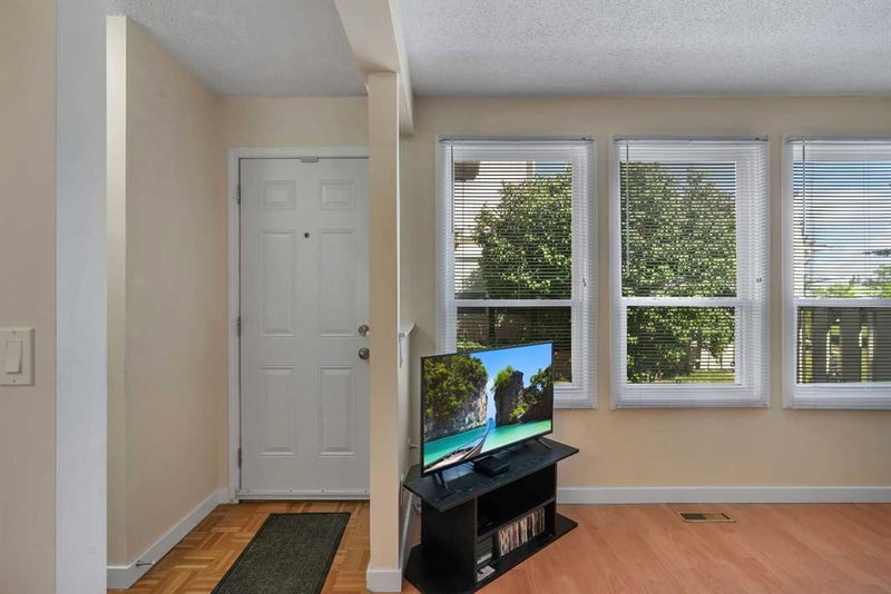 304 - 544 Blackthorn Road NE