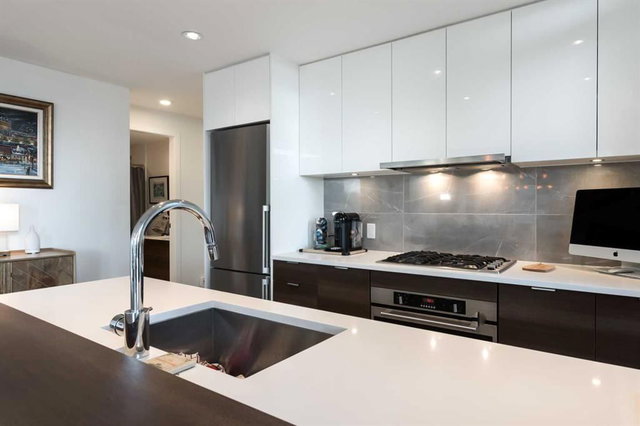 803 - 108 Waterfront Court SW