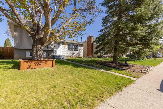 57 Honeysuckle Road N