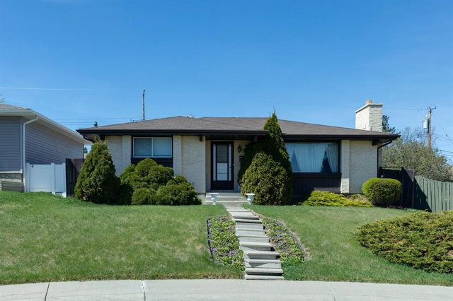 1132 Hunterston Hill NW