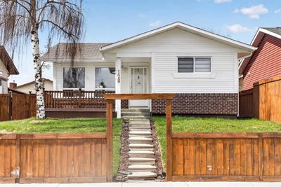 128 Castledale Crescent NE