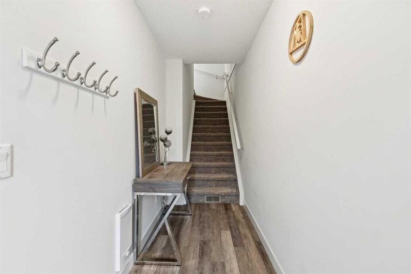 108 - 11 Evanscrest Mews NW