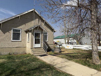 102 Railway Avenue