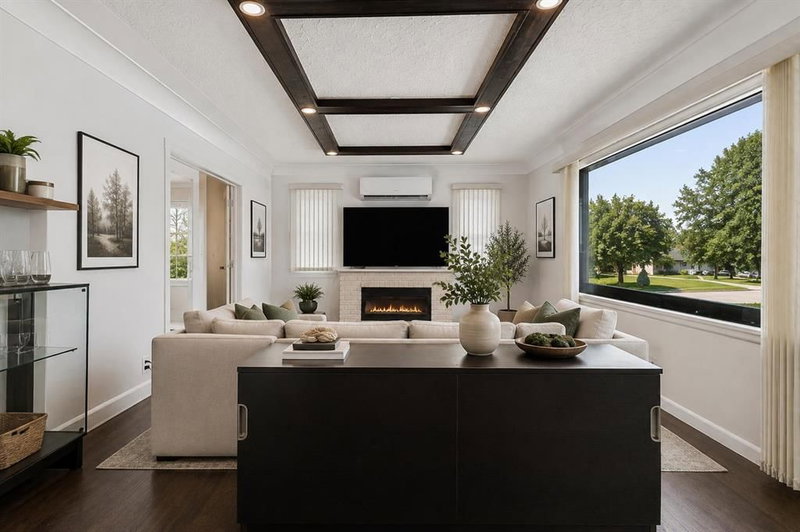 2812 24 Street NW, Banff Trail — interior photo