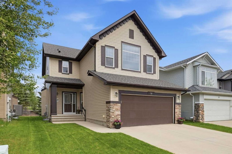 18 Drake Landing Crescent