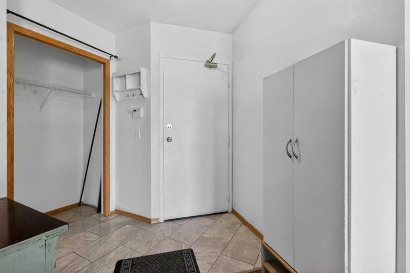 307, 1715 35 Street SE, Albert Park/Radisson Heights — interior photo