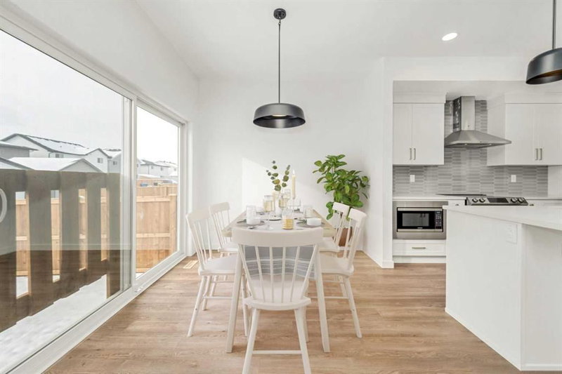 546 Malahat Green W