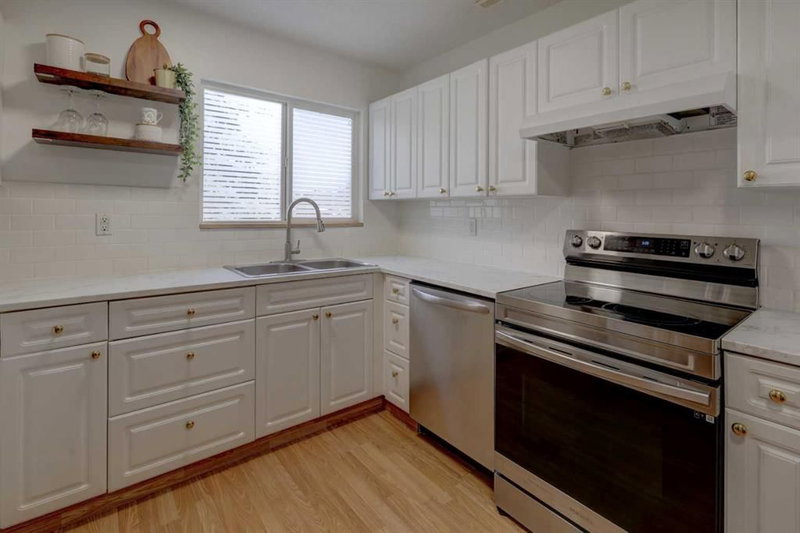 10 - 707 Westmount Drive