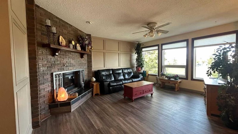 911 12 Street SE, Emerson Lake Estates — interior photo 6