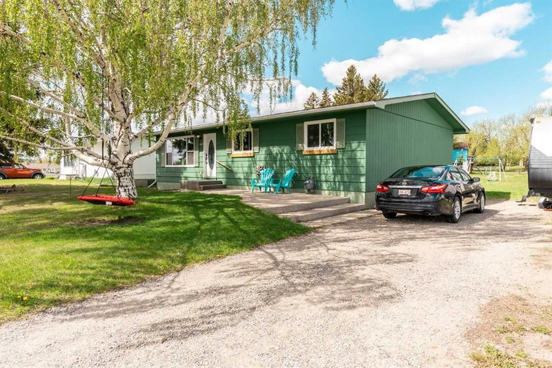 447 9 Street W