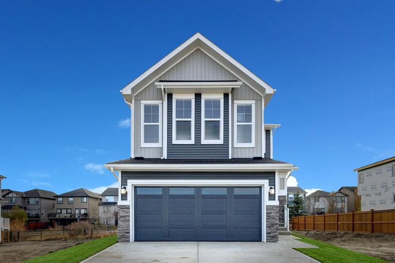243 Silver Spruce Grove SW