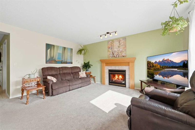 46 Somerside Place SW, Somerset — interior photo