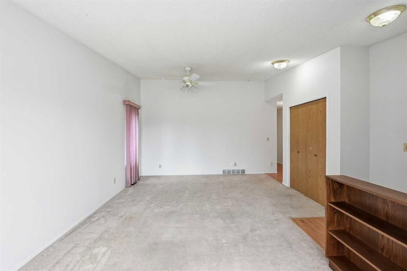 60 Rundlelawn Green NE, Rundle — interior photo 7