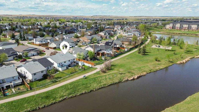 202 Willowbrook Close NW, Airdrie, Alberta