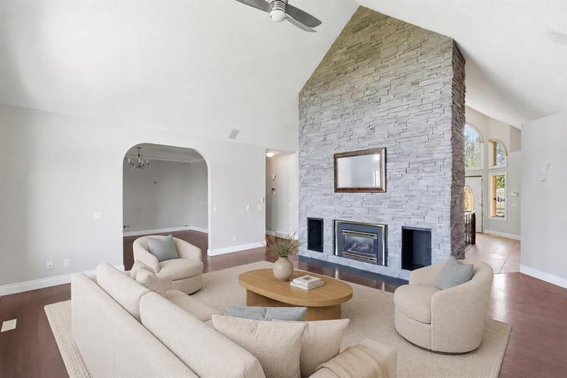 202002 80 Street W, Red Deer Lake — interior photo 6