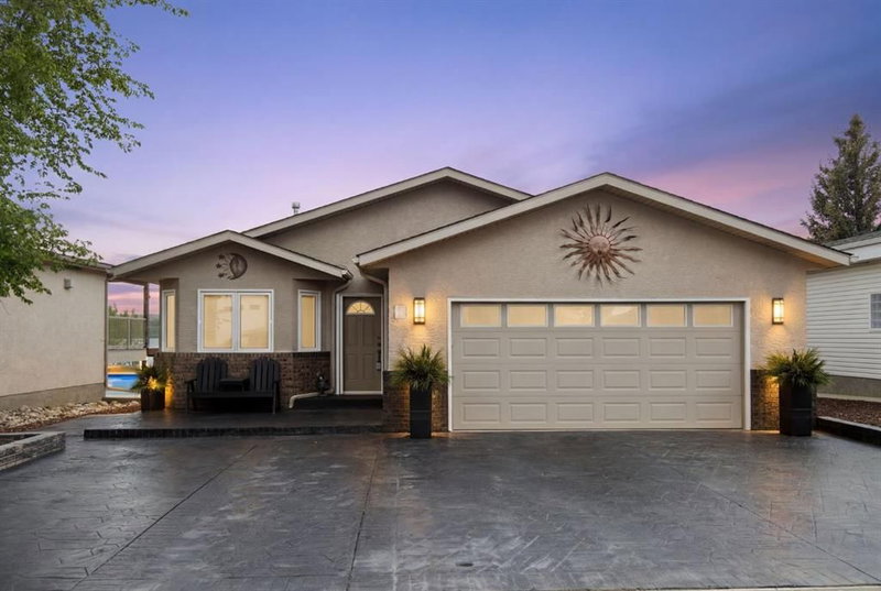 654 Lakeside Drive