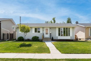 16 Simon Fraser Boulevard W