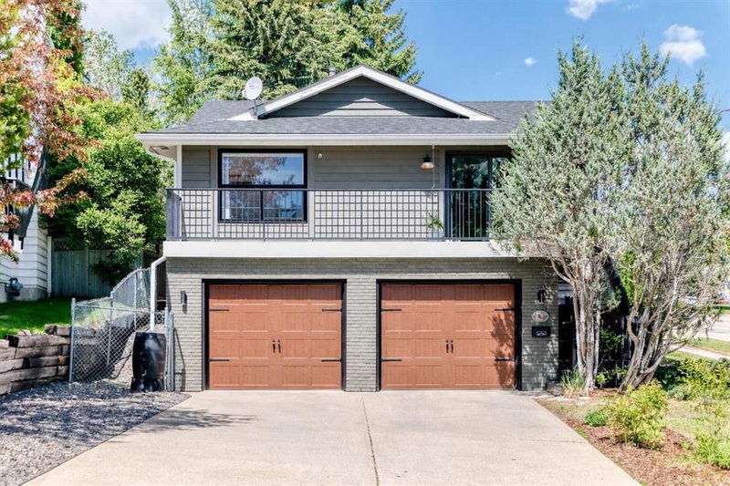 96 Coach Gate Way SW, Calgary, Alberta