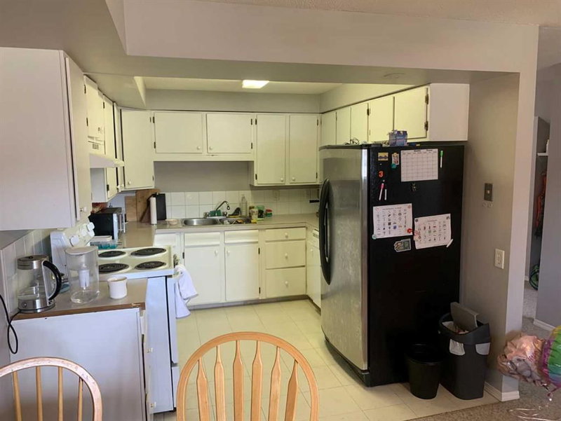 622 54 Avenue SW, Windsor Park — interior photo