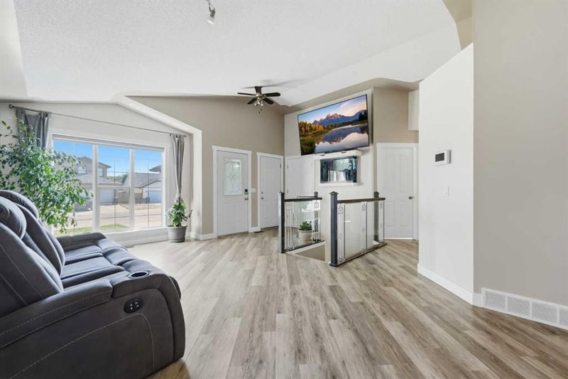 206 Highwood Village Place NW, Highwood Village — photo 3