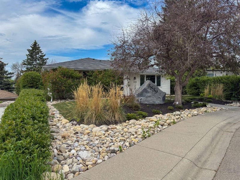 5839 Dalkeith Hill NW, Calgary, Alberta