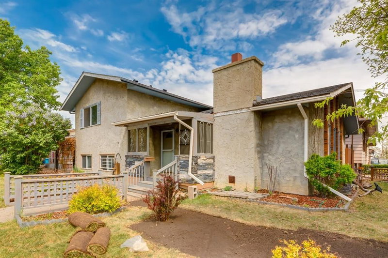 3 Berwick Close NW, Calgary, Alberta
